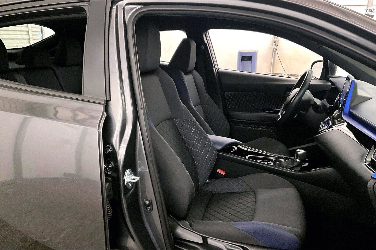 Used 2022 Toyota C-HR XLE image 9