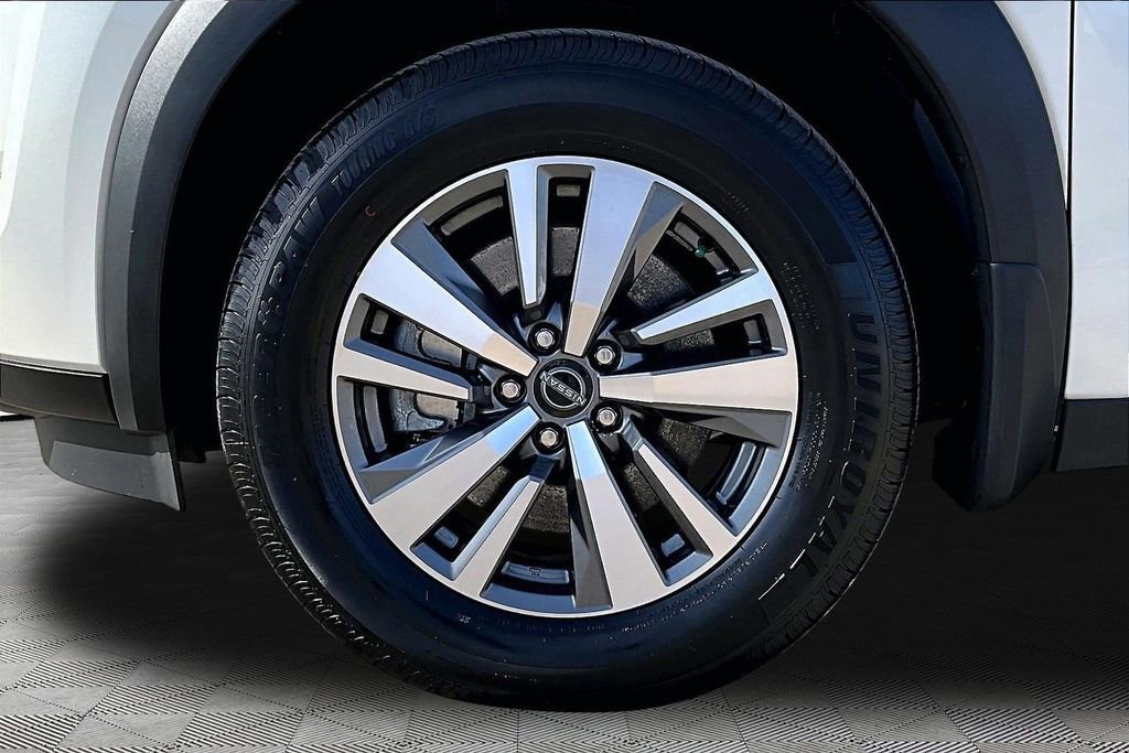 Used 2024 Nissan Pathfinder SL FWD image 11