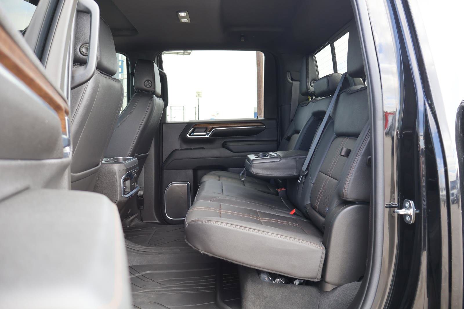 Used 2024 Chevrolet Silverado 2500 High Country w/ High Country Premium Package image 30