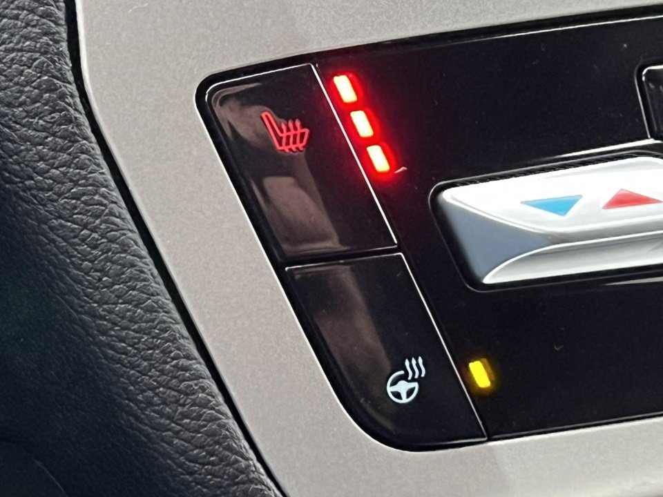 Certified 2022 Ford Explorer XLT w/ Equipment Group 202A image 31