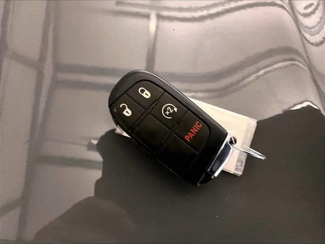 Used 2020 Jeep Compass Limited AWD/4WD image 9