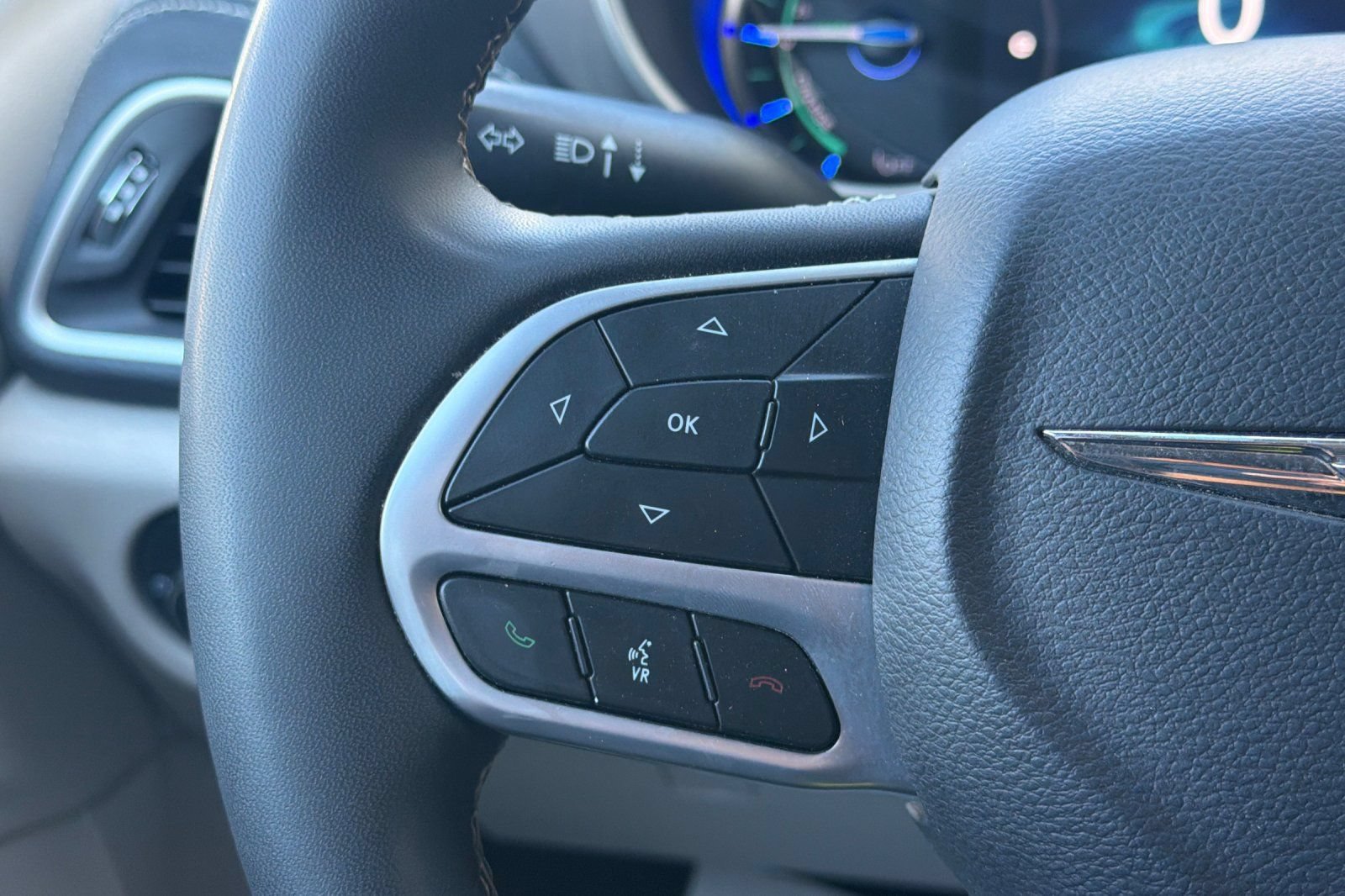 Used 2023 Chrysler Pacifica Touring-L FWD image 27