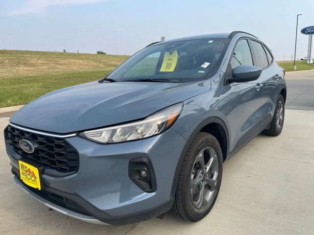 Certified 2025 Ford Escape ST-Line Select AWD/4WD image 8