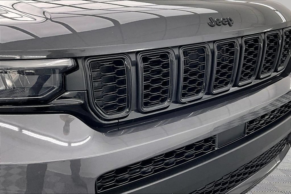 Used 2024 Jeep Grand Cherokee L Laredo AWD/4WD image 29