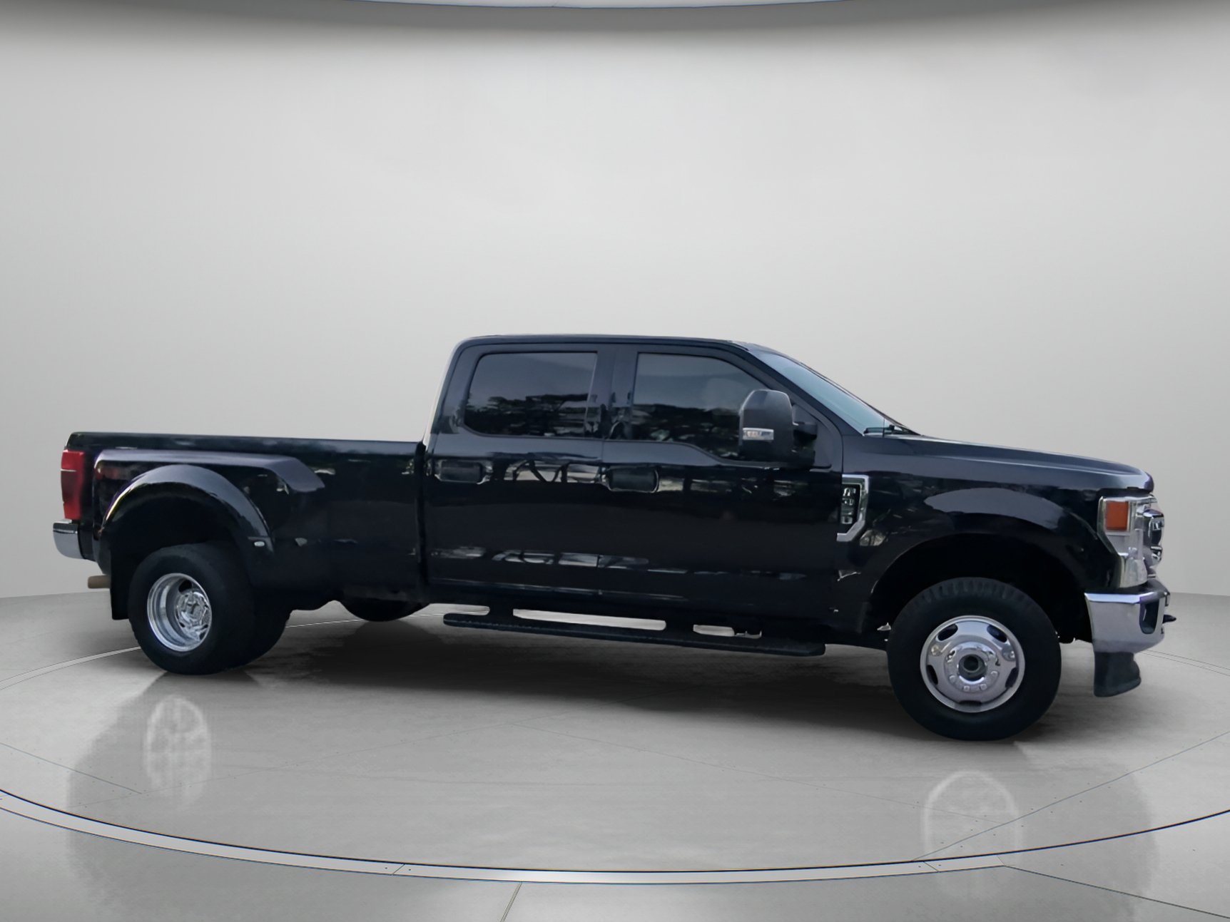 Certified 2020 Ford F350 XLT w/ XLT Value Package AWD/4WD image 33
