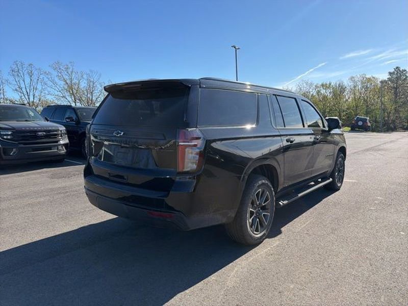 Used 2024 Chevrolet Suburban Z71 w/ Luxury Package image 3