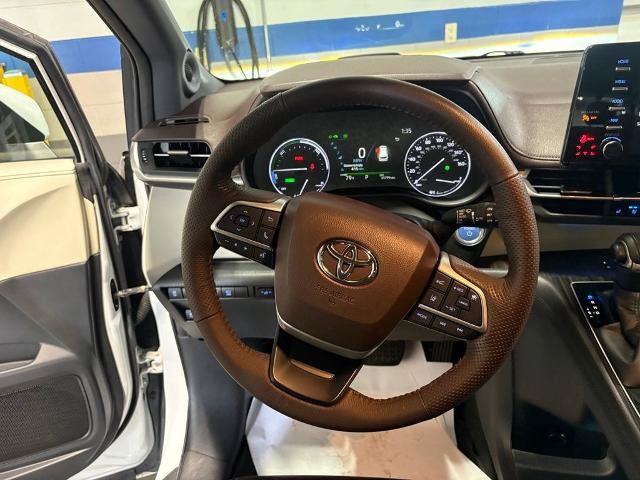 Used 2022 Toyota Sienna Platinum AWD/4WD image 10