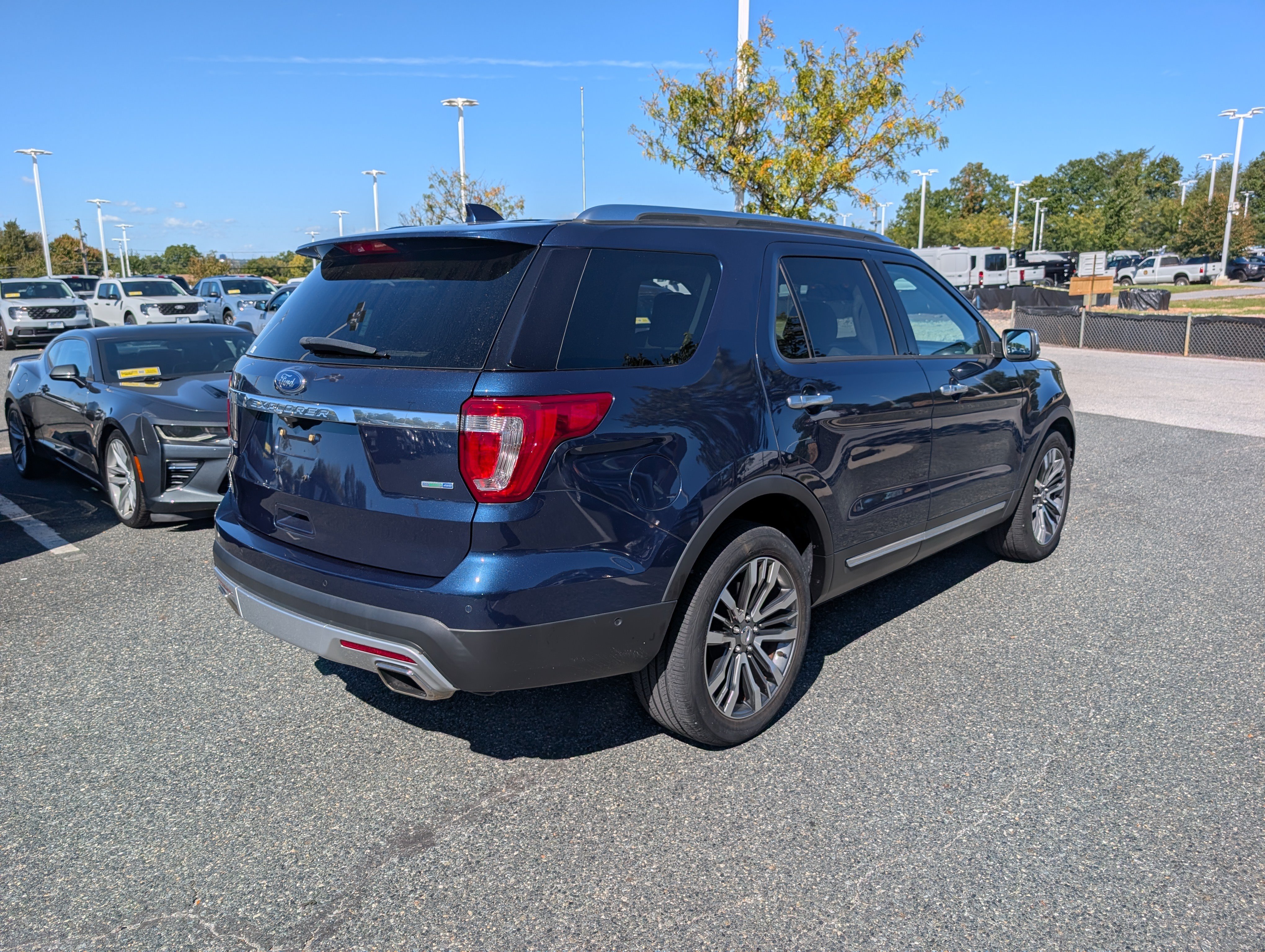 Certified 2017 Ford Explorer Platinum AWD/4WD image 4
