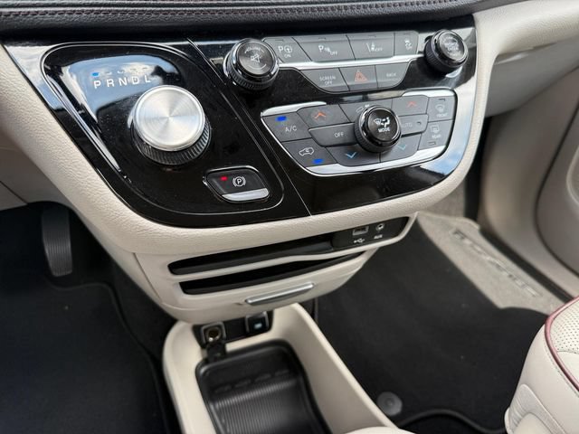 Used 2017 Chrysler Pacifica Limited w/ Advanced Safetytec Group FWD image 22