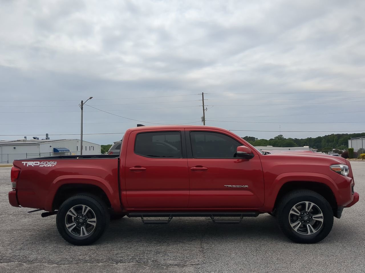 Used 2017 Toyota Tacoma TRD Sport w/ Tow Package (A/T) AWD/4WD image 2