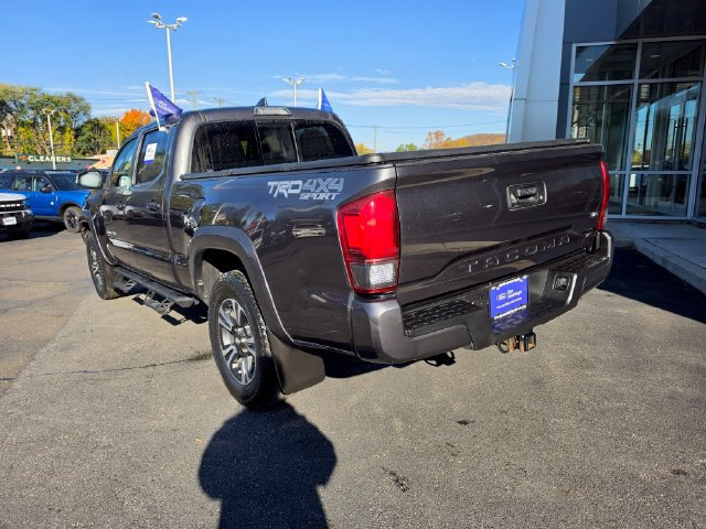 Used 2018 Toyota Tacoma TRD Sport AWD/4WD image 5