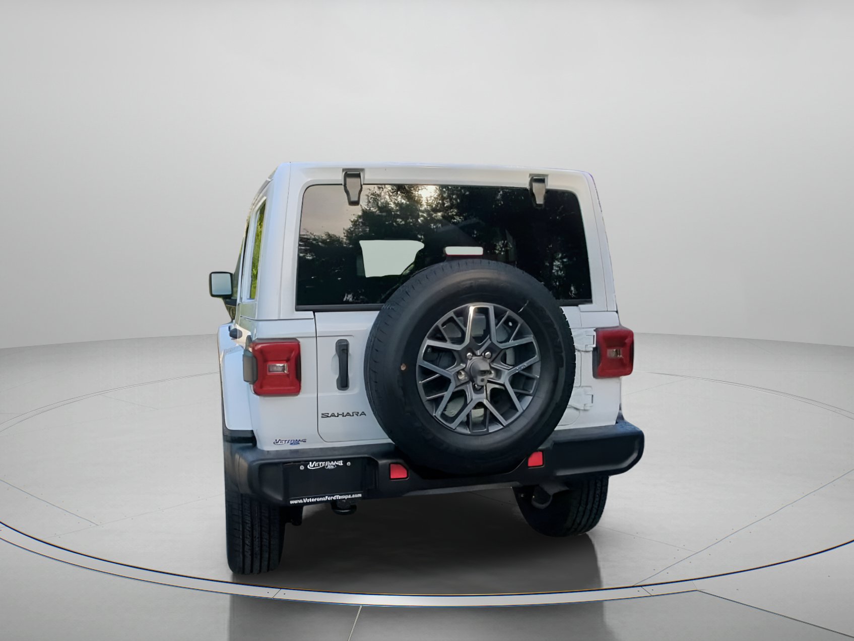 Used 2025 Jeep Wrangler Unlimited Sahara AWD/4WD image 23