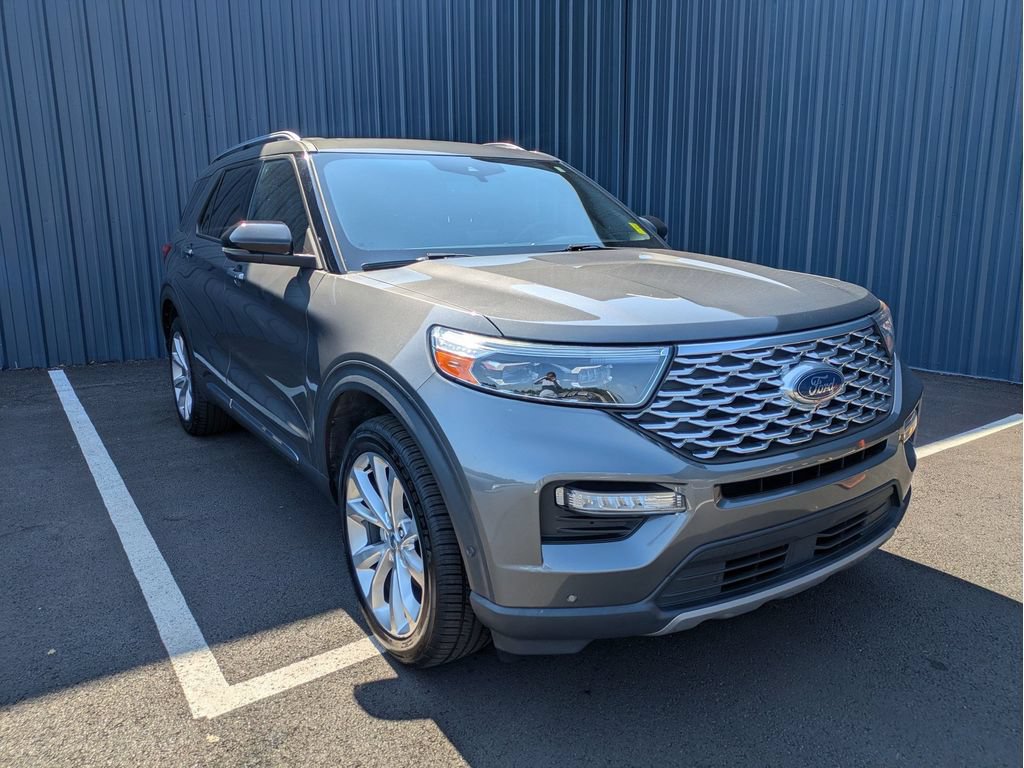 Certified 2023 Ford Explorer Platinum w/ Technology Package AWD/4WD image 3
