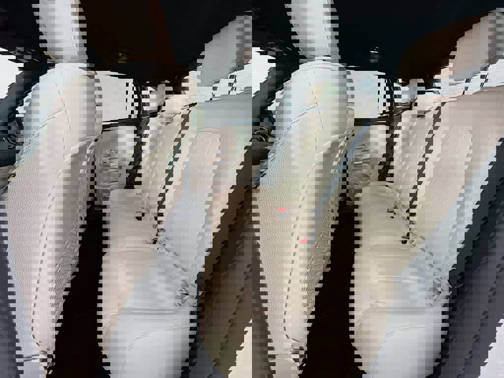 Used 2025 Mercedes-Benz GLA 250 4MATIC image 17