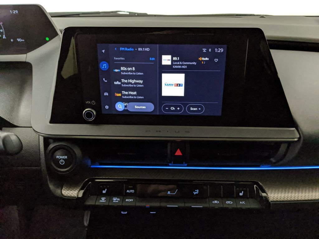 Used 2025 Toyota Prius XLE image 14