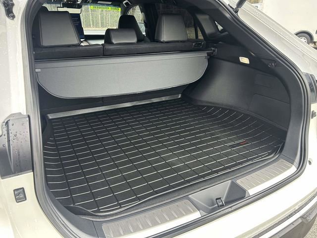 Used 2024 Toyota Venza Limited image 11