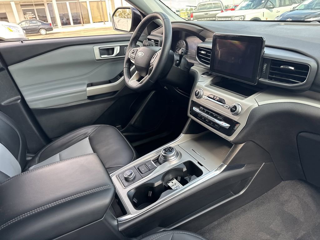 Certified 2022 Ford Explorer XLT w/ Equipment Group 202A image 15