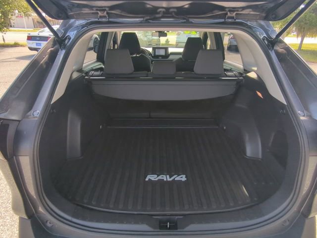 Used 2020 Toyota RAV4 XLE w/ XLE Grade Weather Package AWD/4WD image 14