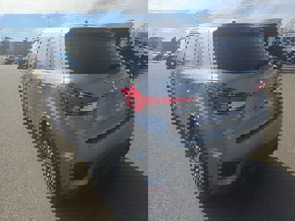 Used 2025 Mitsubishi Outlander Sport ES image 2