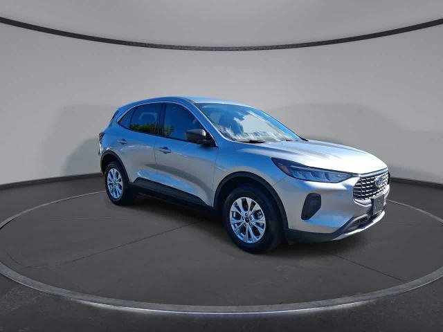 Certified 2023 Ford Escape Active AWD/4WD image 2