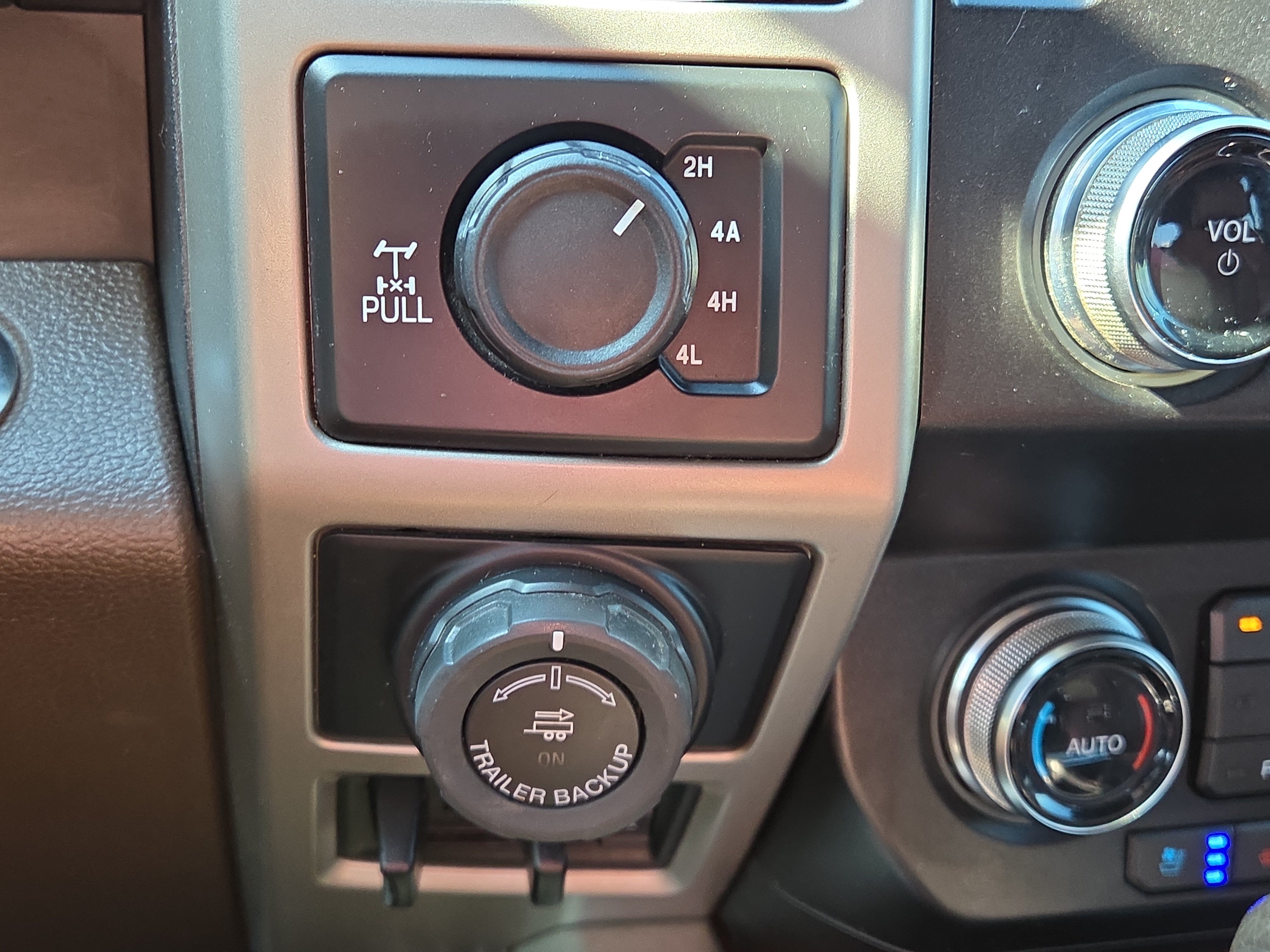 Certified 2019 Ford F150 King Ranch w/ Equipment Group 601A Luxury AWD/4WD image 28