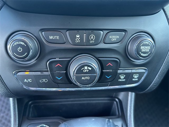 Used 2019 Jeep Cherokee Limited image 19