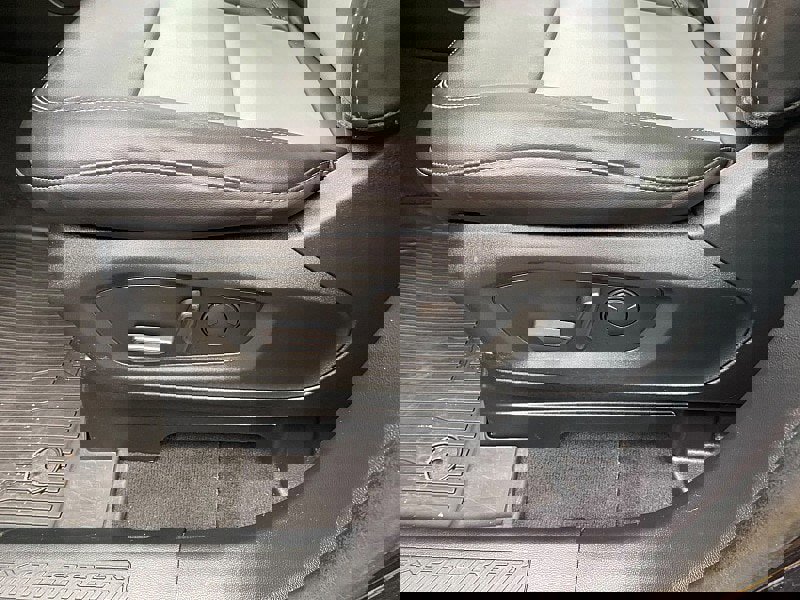 Certified 2022 Ford Explorer XLT w/ Equipment Group 202A image 28