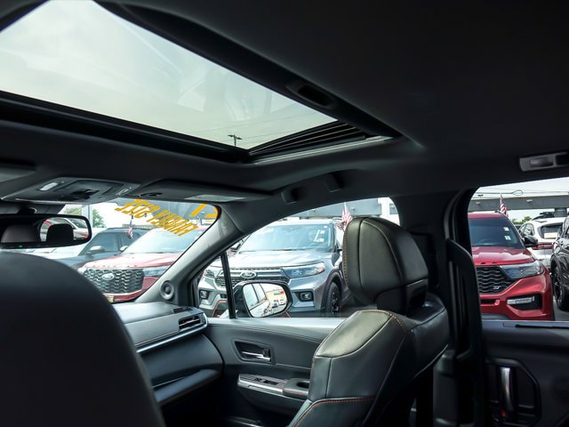 Used 2021 Toyota Sienna XSE w/ XSE Plus Package AWD/4WD image 13
