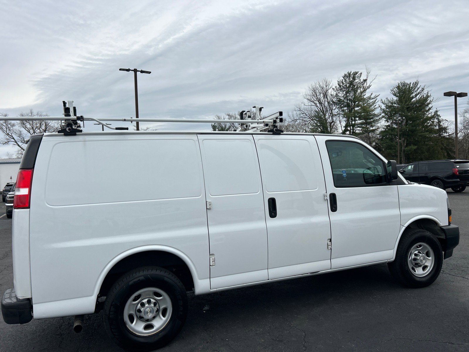 Used 2021 Chevrolet Express 2500 w/ Driver Convenience Package image 12