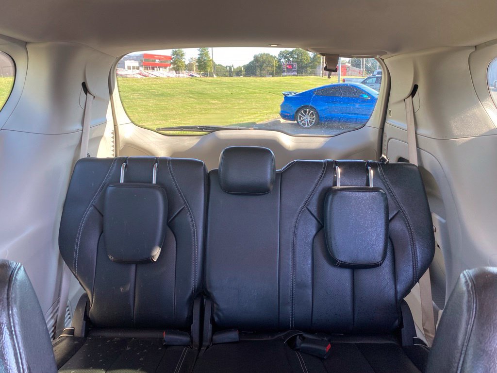 Used 2022 Chrysler Pacifica Touring-L FWD image 33