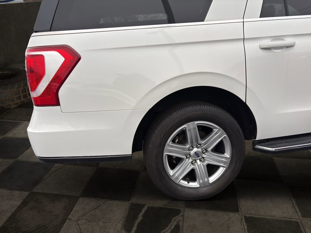 Certified 2021 Ford Expedition Max XLT image 5