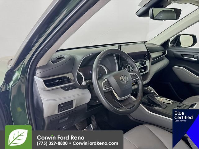 Used 2023 Toyota Highlander XLE AWD/4WD image 12
