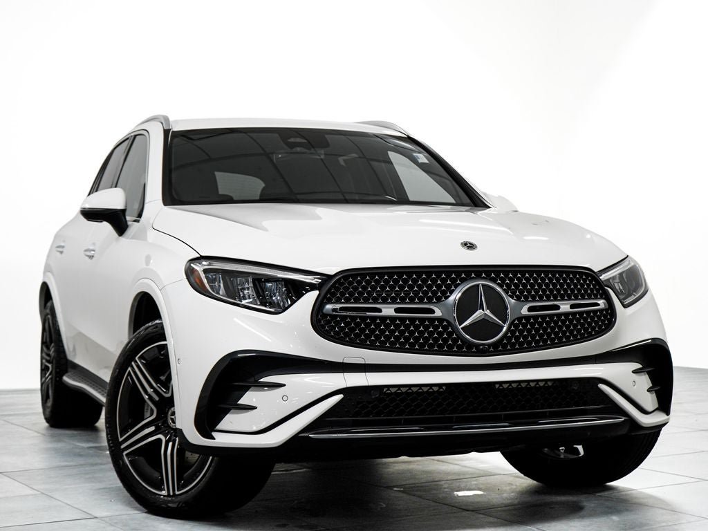 Used 2024 Mercedes-Benz GLC 300 4MATIC w/ AMG Line image 3