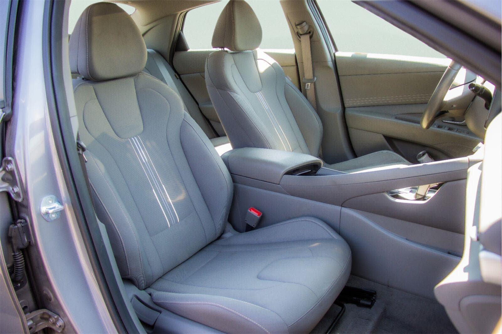 Used 2025 Hyundai Elantra SEL FWD image 6