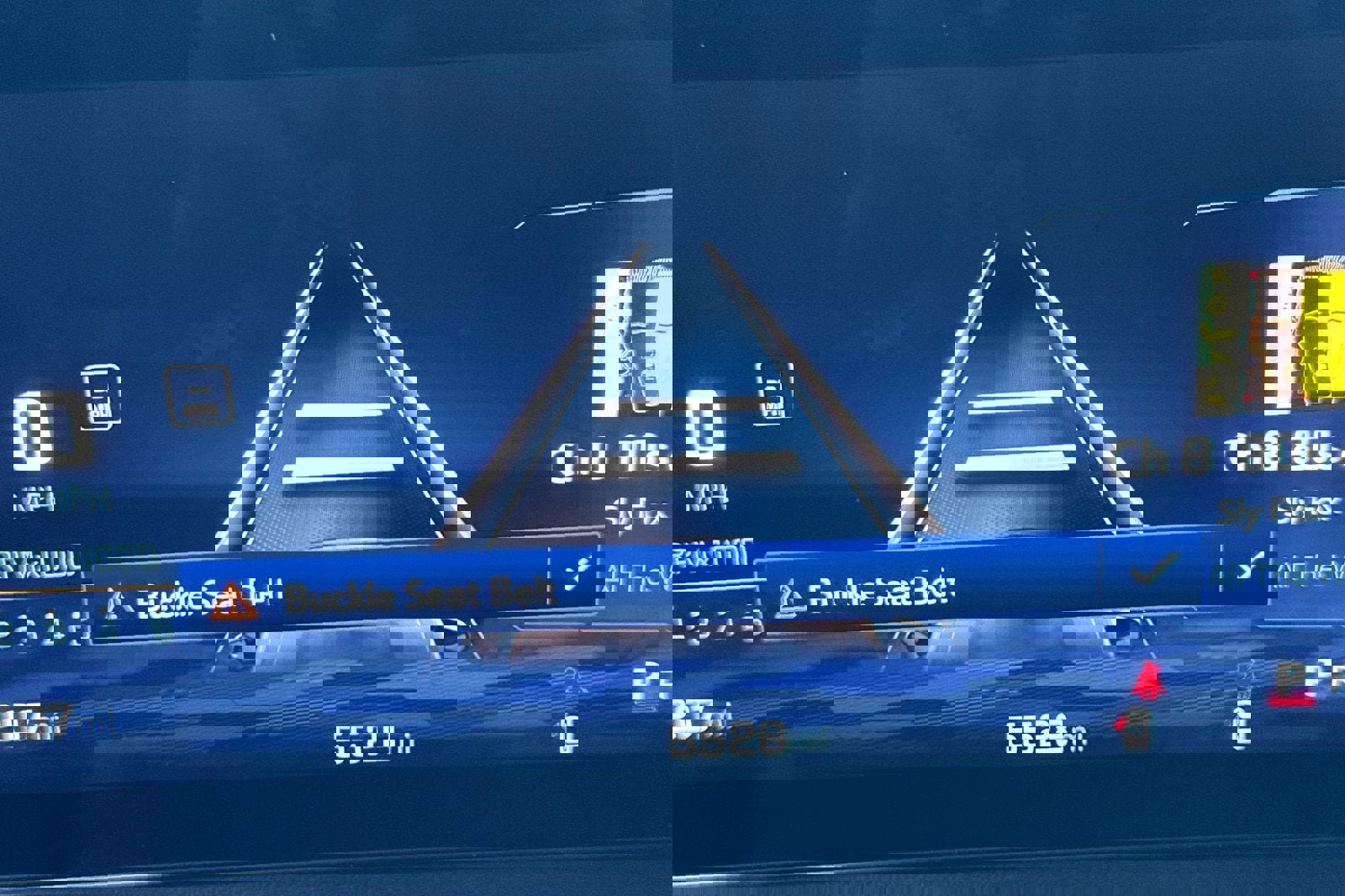 Used 2024 Chevrolet Traverse LT w/ Trailering Package FWD image 26