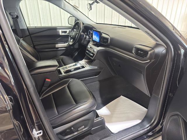 Certified 2021 Ford Explorer XLT w/ Equipment Group 202A RWD image 32