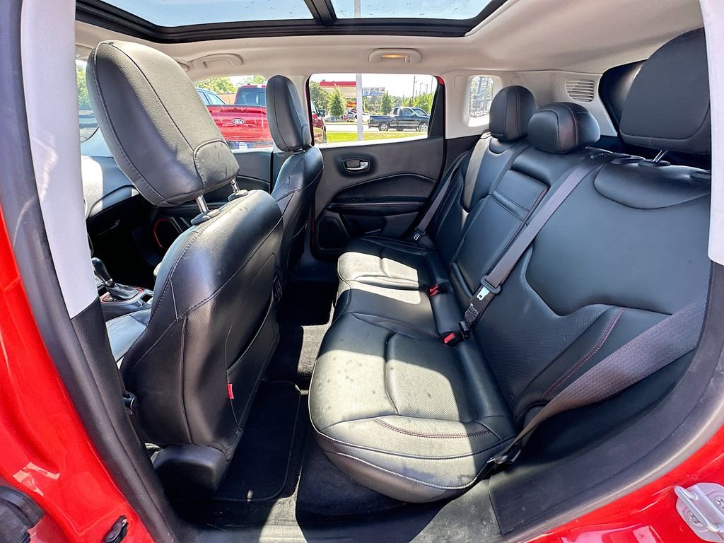 Used 2018 Jeep Compass Trailhawk w/ Leather Interior Group AWD/4WD image 17