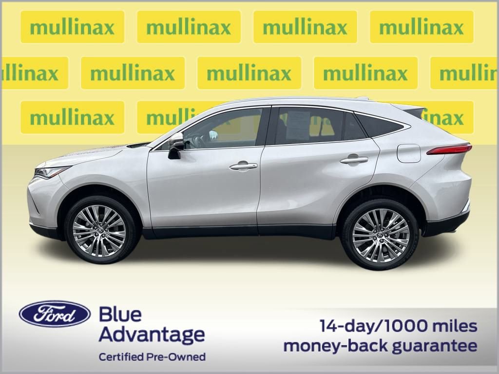 Used 2023 Toyota Venza XLE image 12