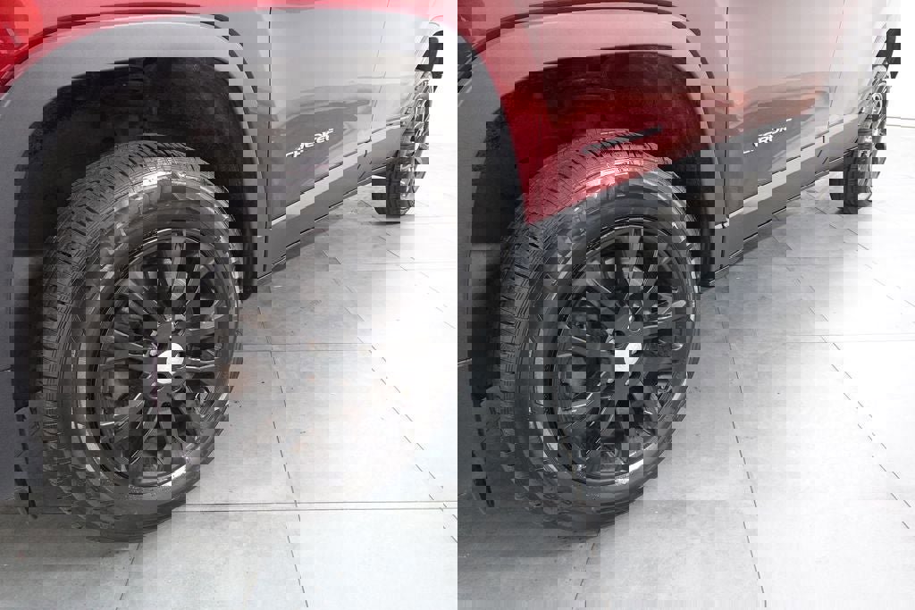 Used 2019 Jeep Cherokee Latitude Plus w/ Cold Weather Group image 30