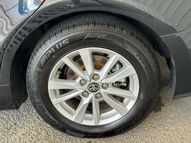 Used 2025 Toyota Camry LE FWD image 5
