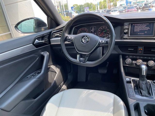 Used 2020 Volkswagen Jetta R-Line FWD image 11