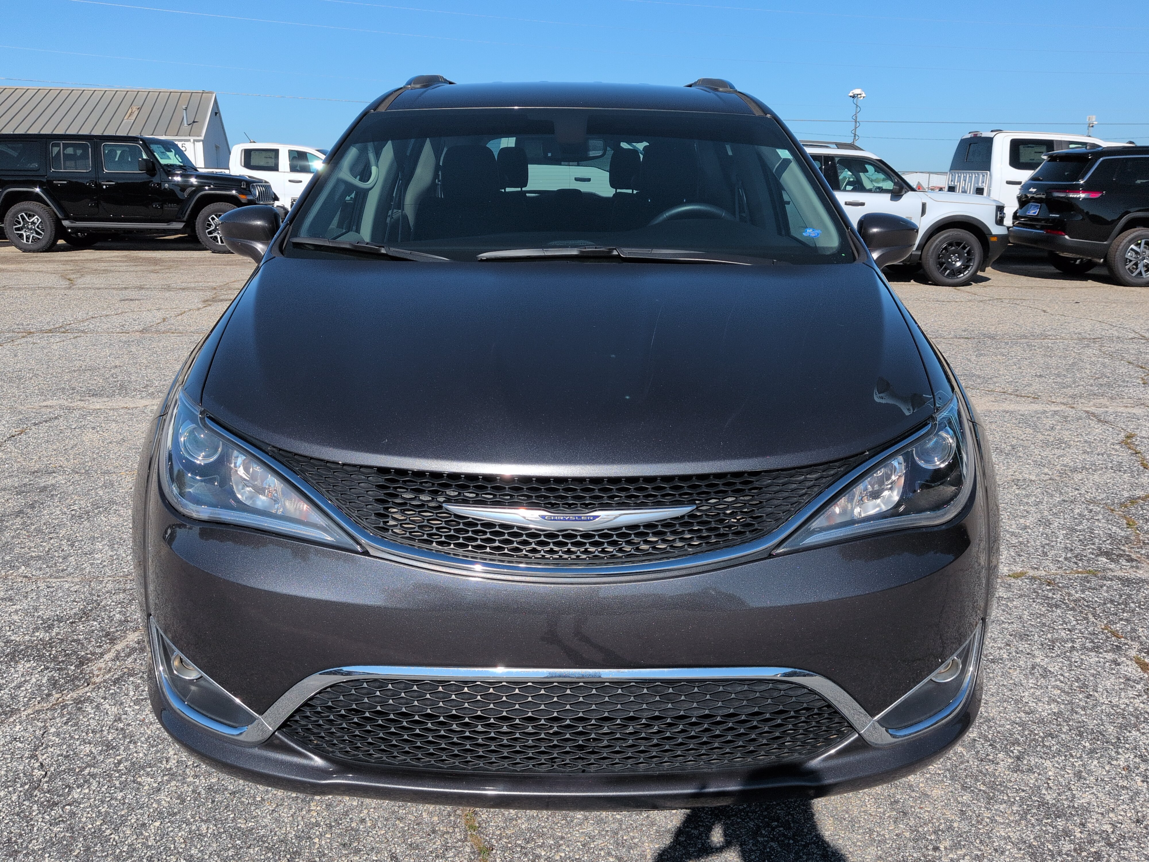 Used 2020 Chrysler Pacifica Touring-L FWD image 7