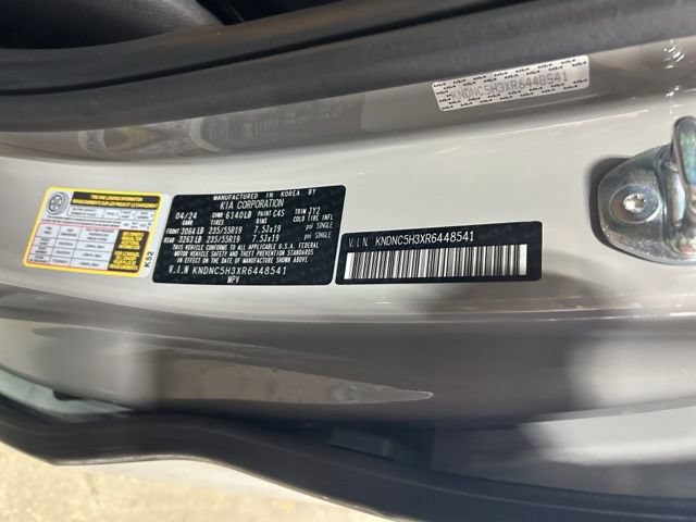 Used 2024 Kia Carnival EX FWD image 31