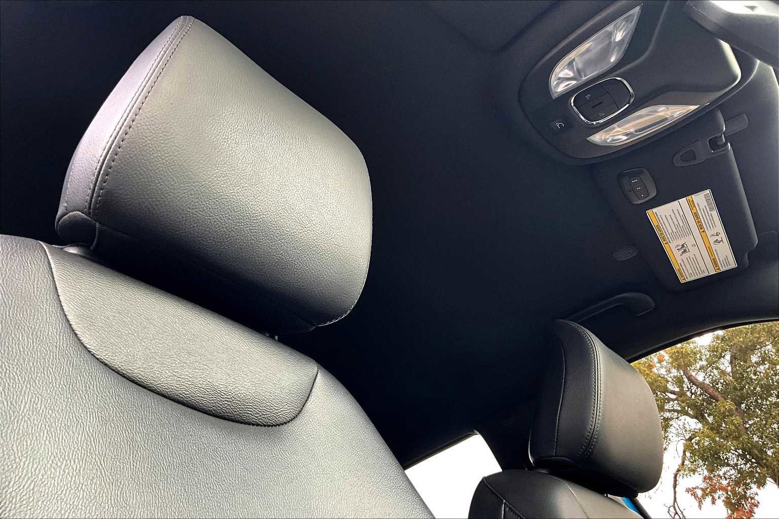 Used 2024 Jeep Compass Latitude w/ Convenience Group image 13