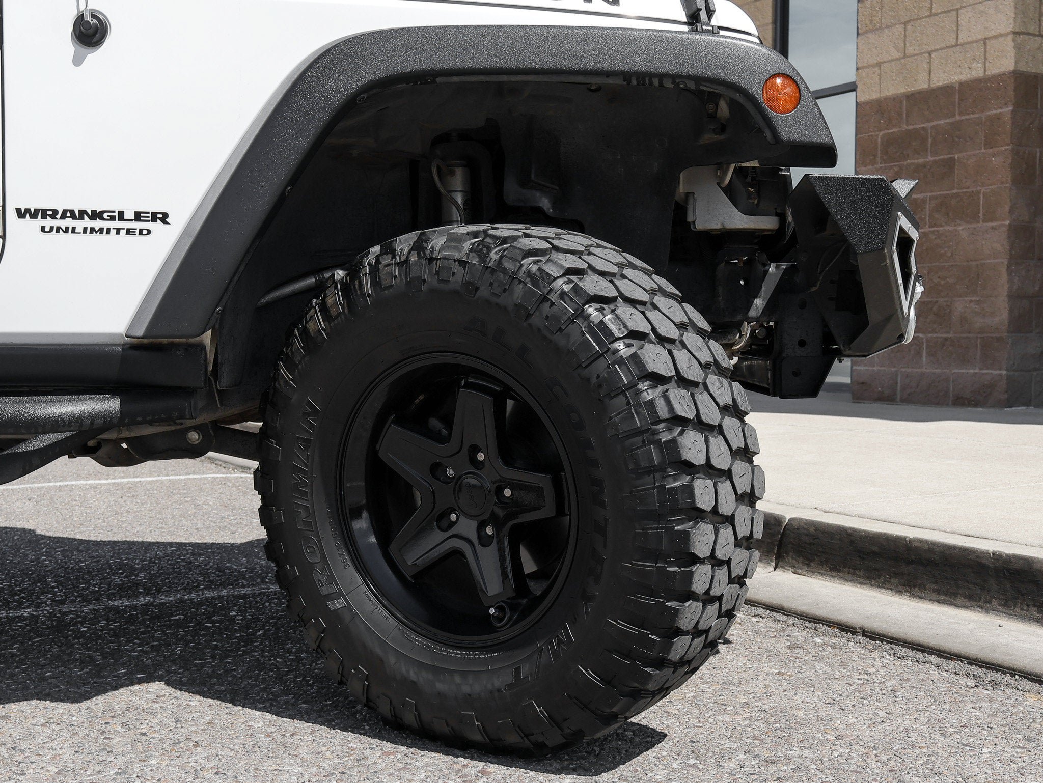 Used 2017 Jeep Wrangler Unlimited Rubicon w/ Connectivity Group AWD/4WD image 13