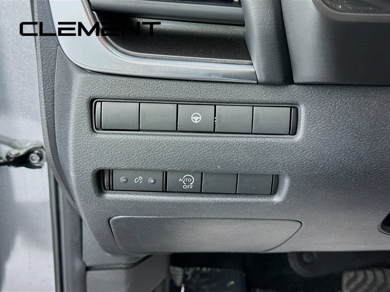 Used 2023 Nissan Rogue SV FWD image 14