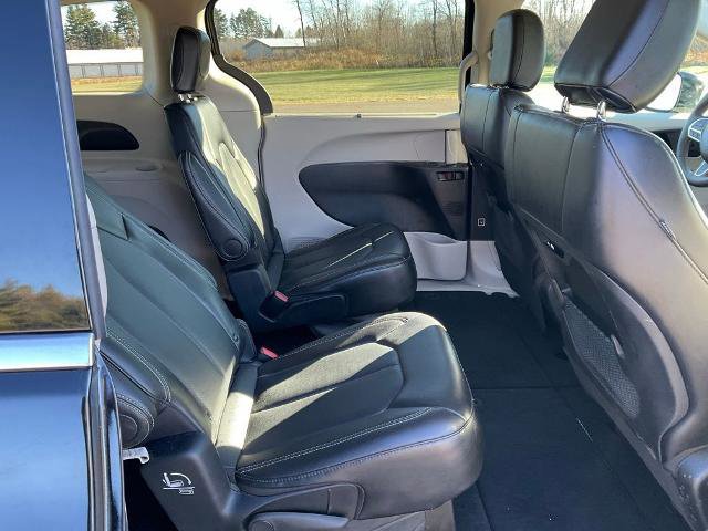 Used 2024 Chrysler Pacifica Touring-L image 31