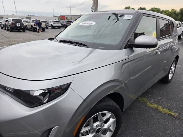 Used 2023 Kia Soul LX w/ LX Technology Package FWD image 4