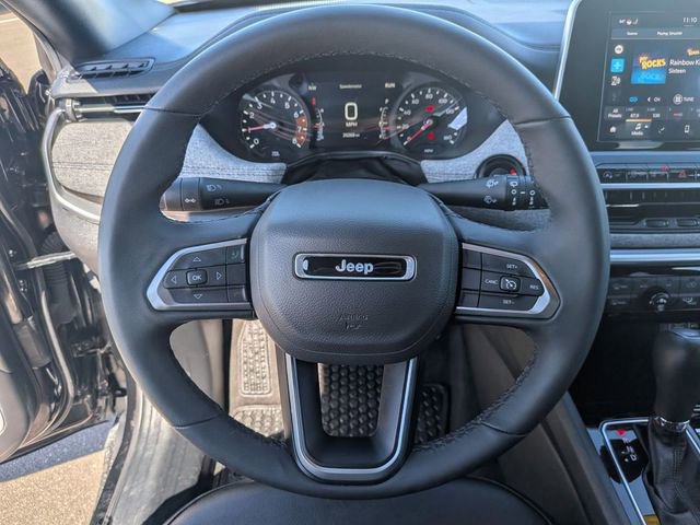 Used 2025 Jeep Compass Latitude w/ Sun & Sound Group AWD/4WD image 19