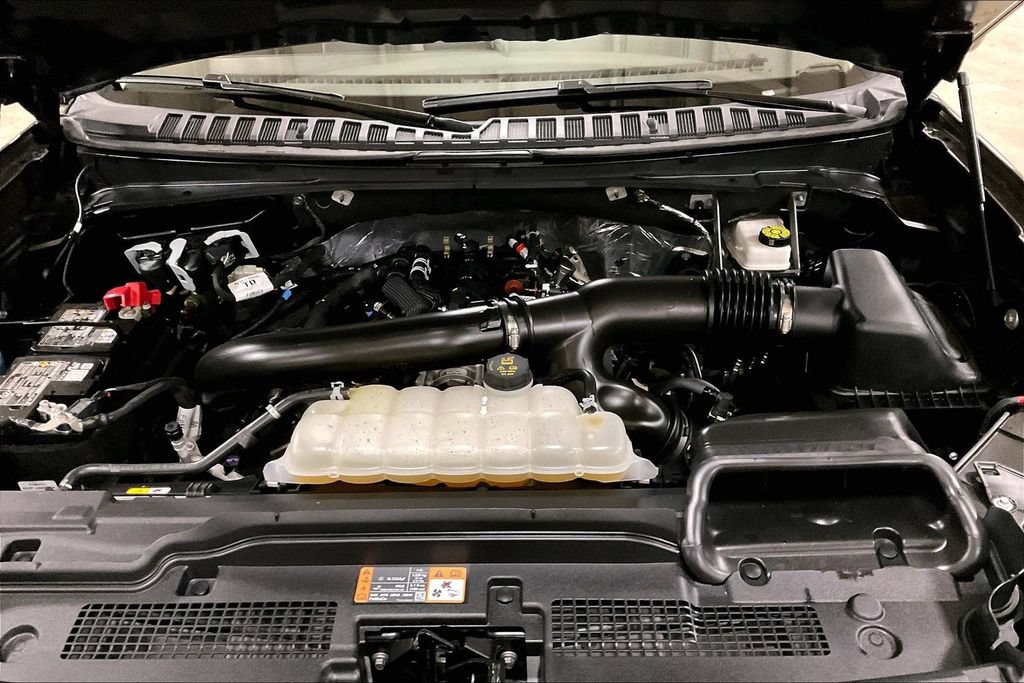 Certified 2025 Ford Expedition Active AWD/4WD image 10